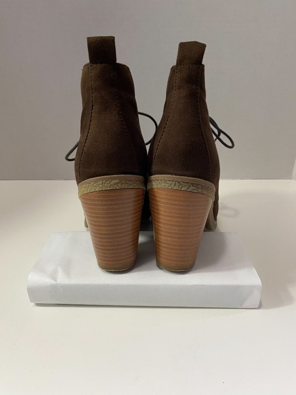American Eagle SZ 10 Chocolate Brown Faux Suede Lace Up Boot with Square Heel - Picture 4 of 10